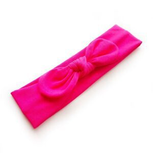 Bandeau Bébé Fille Brittany en lot de 3 Le Bandeau Français | Bandeau Cheveux Femme <h3>Transformez le look de votre petite princesse avec notre lot de 3 bandeaux bébé noués Brittany, conçus pour ajouter une touche de charme et de douceur à chaque tenue.</h3>
<span class='details'>Détails</span>
<ul> <li><strong>Type :</strong> Lot de 3 bandeaux bébé fille à nœud.</li> <li><strong>Taille :</strong><span> 35 cm de diamètre.</span></li> <li><strong>Fabrication :</strong><span> Fait main.</span></li> <li><strong>Composition :</strong> Coton.</li>
</ul>