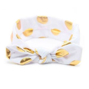 Bandeau Bébé Fille Enora Le Bandeau Français | Bandeau Cheveux Femme <p>Donnez à votre petite princesse un look adorable avec le bandeau bébé Enora. Son bel effet noué et ses pois dorés ajoutent une touche délicate à n'importe quelle tenue. Disponible en plusieurs coloris, il est parfait pour toutes les occasions.</p> <h2>Détails du bandeau bébé à noeud Enora</h2>
<ul> <li><strong>Type :</strong> Bandeau pour bébé fille à noeud.</li> <li><strong>Taille :</strong> 18 cm Longueur x 4.5 cm Largeur / Le noeud du bandeau mesure 12.5 cm de long.</li> <li><strong>Composition :</strong> Polyester.</li>
</ul>