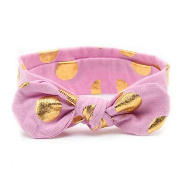 Bandeau Bébé Fille Enora Le Bandeau Français | Bandeau Cheveux Femme <p>Donnez à votre petite princesse un look adorable avec le bandeau bébé Enora. Son bel effet noué et ses pois dorés ajoutent une touche délicate à n'importe quelle tenue. Disponible en plusieurs coloris, il est parfait pour toutes les occasions.</p> <h2>Détails du bandeau bébé à noeud Enora</h2>
<ul> <li><strong>Type :</strong> Bandeau pour bébé fille à noeud.</li> <li><strong>Taille :</strong> 18 cm Longueur x 4.5 cm Largeur / Le noeud du bandeau mesure 12.5 cm de long.</li> <li><strong>Composition :</strong> Polyester.</li>
</ul>