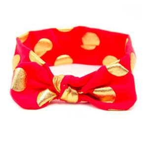 Bandeau Bébé Fille Enora Le Bandeau Français | Bandeau Cheveux Femme <p>Donnez à votre petite princesse un look adorable avec le bandeau bébé Enora. Son bel effet noué et ses pois dorés ajoutent une touche délicate à n'importe quelle tenue. Disponible en plusieurs coloris, il est parfait pour toutes les occasions.</p> <h2>Détails du bandeau bébé à noeud Enora</h2>
<ul> <li><strong>Type :</strong> Bandeau pour bébé fille à noeud.</li> <li><strong>Taille :</strong> 18 cm Longueur x 4.5 cm Largeur / Le noeud du bandeau mesure 12.5 cm de long.</li> <li><strong>Composition :</strong> Polyester.</li>
</ul>