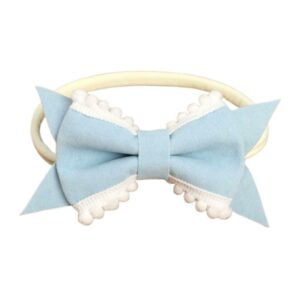 Bandeau Bébé Fille Erine Le Bandeau Français | Bandeau Cheveux Femme <p>Ce charmant bandeau bébé à nœud, disponible en 8 couleurs vibrantes, ajoute une touche de chic à toutes les occasions, qu'il s'agisse d'un jour ordinaire ou d'une fête spéciale.</p>
<h2>Détails du bandeau bébé avec noeud Erine</h2>
<ul> <li><strong>Type :</strong> Bandeau pour bébé fille à noeud.</li> <li><strong>Taille :</strong> 11 cm Longueur (soit environ 22 cm de diamètre) x 6 cm Largeur</li> <li><strong>Composition :</strong> Nylon.</li> <li><strong>Disponible en 8 couleurs :</strong> Jaune, rose poudre, violet, rouge, beige, moka, bleu ciel et noir.</li>
</ul>