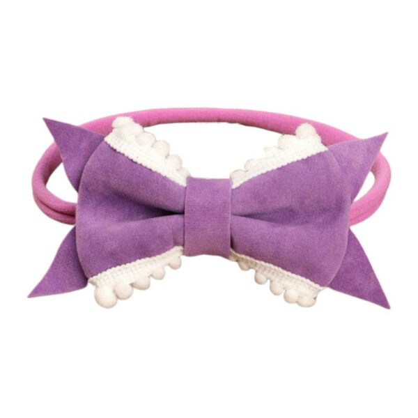 Bandeau Bébé Fille Erine Le Bandeau Français | Bandeau Cheveux Femme <p>Ce charmant bandeau bébé à nœud, disponible en 8 couleurs vibrantes, ajoute une touche de chic à toutes les occasions, qu'il s'agisse d'un jour ordinaire ou d'une fête spéciale.</p>
<h2>Détails du bandeau bébé avec noeud Erine</h2>
<ul> <li><strong>Type :</strong> Bandeau pour bébé fille à noeud.</li> <li><strong>Taille :</strong> 11 cm Longueur (soit environ 22 cm de diamètre) x 6 cm Largeur</li> <li><strong>Composition :</strong> Nylon.</li> <li><strong>Disponible en 8 couleurs :</strong> Jaune, rose poudre, violet, rouge, beige, moka, bleu ciel et noir.</li>
</ul>