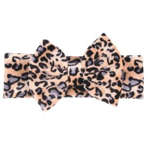 Bandeau Bébé Fille Léopard en Velours Awa Le Bandeau Français | Bandeau Cheveux Femme <h3>Transformez le look de votre petite princesse avec le bandeau bébé léopard en velours Awa. Cette pièce ultra-trende et faite main offre un style fashion garantie. Choisissez parmi 6 variantes chic et tendances.</h3>
<ul> <li>Fabrication : Fait main</li> <li>Taille : 30 cm de circonférence, bandeau en taille unique extensible</li> <li>Composition : Polyester, Spandex imitation velours</li> <li>Type : Bandeau bébé fille à noeud.</li>
</ul>