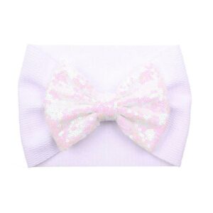 Bandeau Bébé Fille avec noeud en sequins Sirine Le Bandeau Français | Bandeau Cheveux Femme <h3>Transformez les moments précieux de votre petite princesse avec le bandeau bébé fille Sirine et son nœud en sequins.</h3>
<p>Conçu pour offrir confort et douceur, ce bandeau en coton gaufré est parfait pour les occasions spéciales et les fêtes de fin d’année.</p>
<ul> <li>Fabrication : Fait main</li> <li>Taille : Bébé de 6 à 24 mois, bandeau en taille unique extensible</li> <li>Dimension : Bandeau 38 cm de circonférence, noeud 12 cm de longueur</li> <li>Composition : Coton, polyester, acrylic, spandex.</li> <li>Type : Bandeau bébé fille à noeud.</li>
</ul>