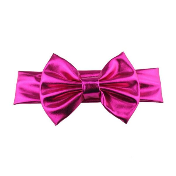 Bandeau bébé fille lamé avec noeud Georgia Le Bandeau Français | Bandeau Cheveux Femme <h3>Transformez la tenue de votre petite princesse avec le bandeau bébé fille lamé à noeud Georgia. Ces reflets métallisés ajoutent une touche pétillante et chatoyante, rendant chaque outfit instantanément magnifique.</h3>
<ul> <li>Fabrication : Fait main</li> <li>Taille : Bébé de 6 à 24 mois, bandeau en taille unique extensible</li> <li>Dimensions : 38 cm de circonférence, noeud environ 11 cm de longueur</li> <li>Composition : Polyester, spandex, microfibre</li> <li>Type : Bandeau bébé fille à noeud.</li>
</ul>