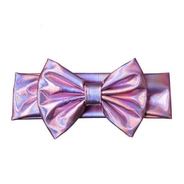 Bandeau bébé fille lamé avec noeud Georgia Le Bandeau Français | Bandeau Cheveux Femme <h3>Transformez la tenue de votre petite princesse avec le bandeau bébé fille lamé à noeud Georgia. Ces reflets métallisés ajoutent une touche pétillante et chatoyante, rendant chaque outfit instantanément magnifique.</h3>
<ul> <li>Fabrication : Fait main</li> <li>Taille : Bébé de 6 à 24 mois, bandeau en taille unique extensible</li> <li>Dimensions : 38 cm de circonférence, noeud environ 11 cm de longueur</li> <li>Composition : Polyester, spandex, microfibre</li> <li>Type : Bandeau bébé fille à noeud.</li>
</ul>