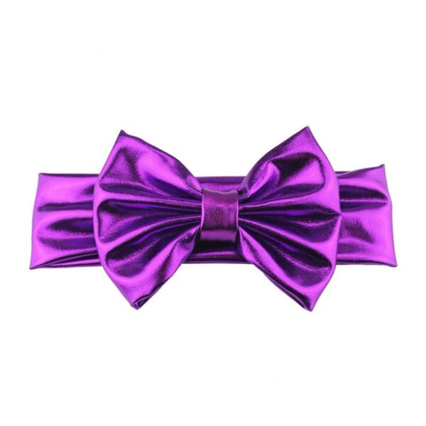 Bandeau bébé fille lamé avec noeud Georgia Le Bandeau Français | Bandeau Cheveux Femme <h3>Transformez la tenue de votre petite princesse avec le bandeau bébé fille lamé à noeud Georgia. Ces reflets métallisés ajoutent une touche pétillante et chatoyante, rendant chaque outfit instantanément magnifique.</h3>
<ul> <li>Fabrication : Fait main</li> <li>Taille : Bébé de 6 à 24 mois, bandeau en taille unique extensible</li> <li>Dimensions : 38 cm de circonférence, noeud environ 11 cm de longueur</li> <li>Composition : Polyester, spandex, microfibre</li> <li>Type : Bandeau bébé fille à noeud.</li>
</ul>