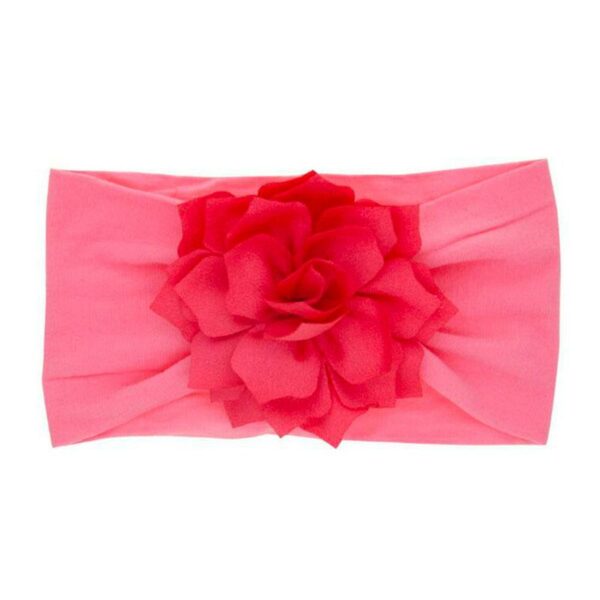 Bandeau Bébé Fille Flavie Le Bandeau Français | Bandeau Cheveux Femme <p>Ajoutez une touche de charmant floral à la tenue de votre petite avec le bandeau bébé Flavie. Conçu pour être doux, extensible et fabriqué à la main, ce bandeau est parfait pour ensoleiller son look.</p>
<h2>Détails du bandeau bébé à fleur</h2>
<ul> <li><strong>Type :</strong> Bandeau pour bébé à fleur.</li> <li><strong>Fabrication :</strong> Fait main.</li> <li><strong>Taille extensible :</strong> 16 cm x 8.5 cm</li> <li><strong>Composition :</strong> Nylon.</li> <li><span><strong>Disponible en 6 variantes :</strong> Blanc, rose clair, rose, mauve, gris souris et bleu marine.</span></li>
</ul>