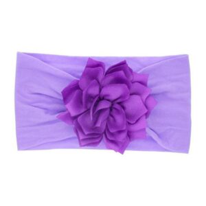 Bandeau Bébé Fille Flavie Le Bandeau Français | Bandeau Cheveux Femme <p>Ajoutez une touche de charmant floral à la tenue de votre petite avec le bandeau bébé Flavie. Conçu pour être doux, extensible et fabriqué à la main, ce bandeau est parfait pour ensoleiller son look.</p>
<h2>Détails du bandeau bébé à fleur</h2>
<ul> <li><strong>Type :</strong> Bandeau pour bébé à fleur.</li> <li><strong>Fabrication :</strong> Fait main.</li> <li><strong>Taille extensible :</strong> 16 cm x 8.5 cm</li> <li><strong>Composition :</strong> Nylon.</li> <li><span><strong>Disponible en 6 variantes :</strong> Blanc, rose clair, rose, mauve, gris souris et bleu marine.</span></li>
</ul>