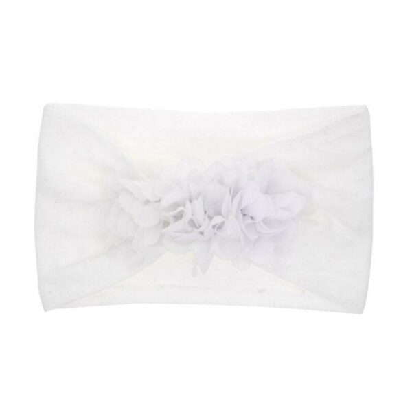 Bandeau Bébé Fille Lalie Le Bandeau Français | Bandeau Cheveux Femme <p>Apportez une touche de charme à la coiffure de votre petite princesse avec le bandeau bébé Lalie. Doté d'une double fleur centrée, ce charmant accessoire est disponible en plusieurs coloris pour s'adapter à tous les looks.</p>
<h2>Détails du bandeau bébé à fleur Lalie</h2>
<ul> <li><strong>Type :</strong> Bandeau pour bébé fille à double fleur.</li> <li><strong>Taille :</strong> 16 cm Longueur x 8.5 cm Largeur.</li> <li><strong>Composition :</strong> Nylon.</li> <li><strong>Disponible en 6 couleurs :</strong> Mauve, rose poudre, pêche, blanc, gris souris et vert.</li>
</ul>