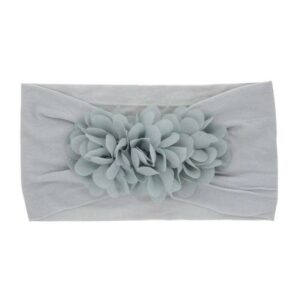 Bandeau Bébé Fille Lalie Le Bandeau Français | Bandeau Cheveux Femme <p>Apportez une touche de charme à la coiffure de votre petite princesse avec le bandeau bébé Lalie. Doté d'une double fleur centrée, ce charmant accessoire est disponible en plusieurs coloris pour s'adapter à tous les looks.</p>
<h2>Détails du bandeau bébé à fleur Lalie</h2>
<ul> <li><strong>Type :</strong> Bandeau pour bébé fille à double fleur.</li> <li><strong>Taille :</strong> 16 cm Longueur x 8.5 cm Largeur.</li> <li><strong>Composition :</strong> Nylon.</li> <li><strong>Disponible en 6 couleurs :</strong> Mauve, rose poudre, pêche, blanc, gris souris et vert.</li>
</ul>