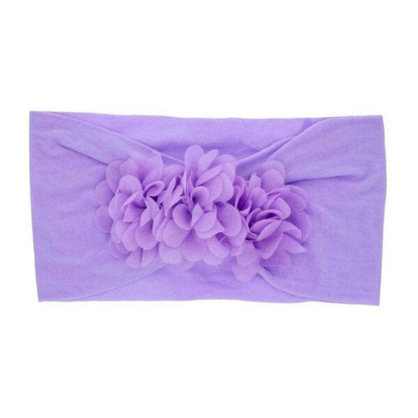 Bandeau Bébé Fille Lalie Le Bandeau Français | Bandeau Cheveux Femme <p>Apportez une touche de charme à la coiffure de votre petite princesse avec le bandeau bébé Lalie. Doté d'une double fleur centrée, ce charmant accessoire est disponible en plusieurs coloris pour s'adapter à tous les looks.</p>
<h2>Détails du bandeau bébé à fleur Lalie</h2>
<ul> <li><strong>Type :</strong> Bandeau pour bébé fille à double fleur.</li> <li><strong>Taille :</strong> 16 cm Longueur x 8.5 cm Largeur.</li> <li><strong>Composition :</strong> Nylon.</li> <li><strong>Disponible en 6 couleurs :</strong> Mauve, rose poudre, pêche, blanc, gris souris et vert.</li>
</ul>