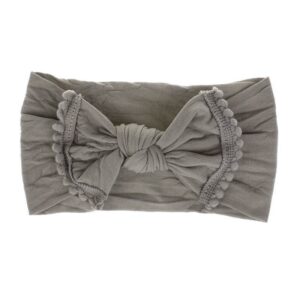 Bandeau Bébé Fille Nolwenn Le Bandeau Français | Bandeau Cheveux Femme <p>Notre bandeau bébé Nolwenn est caractérisé par un élégant effet noué et des pompons charmants. Disponible en plusieurs coloris, il s'adapte parfaitement à tous les styles.</p>