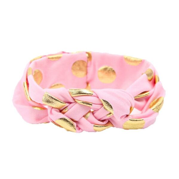 Bandeau Bébé Prune Le Bandeau Français | Bandeau Cheveux Femme <p>Notre bandeau bébé Prune, caractérisé par son charmant effet tressé et ses pois dorés. Cette pièce délicate s'adapte à tous les looks et est disponible en plusieurs coloris.</p>
<h2>Détails du bandeau bébé tressé Prune</h2>
<ul> <li><strong>Type :</strong> Bandeau tressé pour bébé fille.</li> <li><strong>Taille :</strong><span> 40cm de diamètre x 5 cm de largeur</span></li> <li><strong>Composition :</strong> Polyester.</li>
</ul>