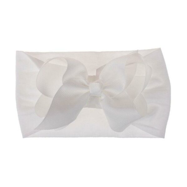 Bandeau Bébé Fille Tiphaine Le Bandeau Français | Bandeau Cheveux Femme <p>Ajoutez une touche de charme à la tenue de votre petite princesse avec notre bandeau bébé à noeud Tiphaine. Un ravissant nœud en ruban central en ton sur ton donne un air raffiné et élaboré, parfait pour toutes les occasions spéciales. Disponible en 10 coloris tendances.</p> <h2>Détails du bandeau bébé avec noeud Tiphaine</h2>
<ul> <li><strong>Type :</strong> Bandeau pour bébé fille à gros noeud.</li> <li><strong>Bandeau extensible :</strong> 16 cm de longueur (environ 32 cm de diamètre) x 9 cm de largeur. Le noeud mesure 10 cm de long.</li> <li><strong>Taille :</strong> De 0 à 5 ans.</li> <li><strong>Composition :</strong> Nylon.</li> <li><strong>Disponible en 10 couleurs :</strong> Gris souris, rose poudre, vieux rose, rose, rouge, mauve, ocre, blanc, jaune clair et bleu ciel.</li>
</ul>