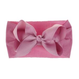 Bandeau Bébé Fille Tiphaine Le Bandeau Français | Bandeau Cheveux Femme <p>Ajoutez une touche de charme à la tenue de votre petite princesse avec notre bandeau bébé à noeud Tiphaine. Un ravissant nœud en ruban central en ton sur ton donne un air raffiné et élaboré, parfait pour toutes les occasions spéciales. Disponible en 10 coloris tendances.</p> <h2>Détails du bandeau bébé avec noeud Tiphaine</h2>
<ul> <li><strong>Type :</strong> Bandeau pour bébé fille à gros noeud.</li> <li><strong>Bandeau extensible :</strong> 16 cm de longueur (environ 32 cm de diamètre) x 9 cm de largeur. Le noeud mesure 10 cm de long.</li> <li><strong>Taille :</strong> De 0 à 5 ans.</li> <li><strong>Composition :</strong> Nylon.</li> <li><strong>Disponible en 10 couleurs :</strong> Gris souris, rose poudre, vieux rose, rose, rouge, mauve, ocre, blanc, jaune clair et bleu ciel.</li>
</ul>