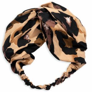 Bandeau cheveux léopard modèle Olga Le Bandeau Français | Bandeau Cheveux Femme <h3>Transformez votre look avec le bandeau cheveux léopard</h3>
<p>Ajoutez une touche de wild chic à votre coiffure avec ce bandeau à imprimé léopard et son élégant effet torsadé. Idéal pour compléter votre tenue avec une paire de boucle d’oreilles statement!</p>
<ul> <li>Fabrication : Fait main</li> <li>Taille : Bandeau en taille unique et élastique</li> <li>Composition : Polyester 100%</li> <li>Type : Bandeau cheveux femme torsadé sur le devant, côté nuque élastiqué.</li>
</ul>