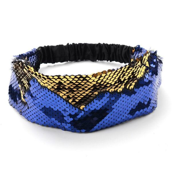 Bandeau cheveux à sequins Irina Le Bandeau Français | Bandeau Cheveux Femme <h3>Le bandeau à sequins : votre allié beauté glamour et réversible</h3><p>Illuminez votre style avec le bandeau Irina, un bijou capillaire à sequins réversibles. Passez du mat au brillant d'un simple geste, pour une coiffure qui s'adapte à votre humeur. Ce bandeau élastique fait main allie confort et sophistication, ajoutant une touche d'éclat à chaque tenue.</p><ul> <li>Fabrication : Fait main</li> <li>Taille : Bandeau Sequins Irina en taille unique et élastique</li> <li>Composition : Coton, polyester, spandex, sequins</li> <li>Type : Bandeau cheveux femme, côté nuque élastiqué.</li></ul>