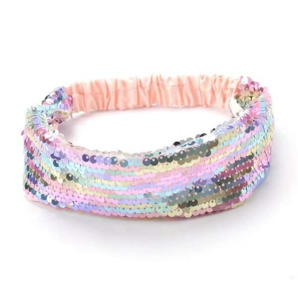 Bandeau cheveux à sequins Irina Le Bandeau Français | Bandeau Cheveux Femme <h3>Le bandeau à sequins : votre allié beauté glamour et réversible</h3><p>Illuminez votre style avec le bandeau Irina, un bijou capillaire à sequins réversibles. Passez du mat au brillant d'un simple geste, pour une coiffure qui s'adapte à votre humeur. Ce bandeau élastique fait main allie confort et sophistication, ajoutant une touche d'éclat à chaque tenue.</p><ul> <li>Fabrication : Fait main</li> <li>Taille : Bandeau Sequins Irina en taille unique et élastique</li> <li>Composition : Coton, polyester, spandex, sequins</li> <li>Type : Bandeau cheveux femme, côté nuque élastiqué.</li></ul>