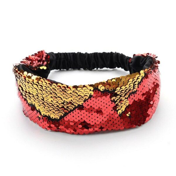 Bandeau cheveux à sequins Irina Le Bandeau Français | Bandeau Cheveux Femme <h3>Le bandeau à sequins : votre allié beauté glamour et réversible</h3><p>Illuminez votre style avec le bandeau Irina, un bijou capillaire à sequins réversibles. Passez du mat au brillant d'un simple geste, pour une coiffure qui s'adapte à votre humeur. Ce bandeau élastique fait main allie confort et sophistication, ajoutant une touche d'éclat à chaque tenue.</p><ul> <li>Fabrication : Fait main</li> <li>Taille : Bandeau Sequins Irina en taille unique et élastique</li> <li>Composition : Coton, polyester, spandex, sequins</li> <li>Type : Bandeau cheveux femme, côté nuque élastiqué.</li></ul>