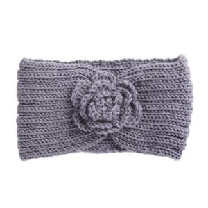 Bandeau cheveux en laine à fleur Biljana Le Bandeau Français | Bandeau Cheveux Femme <h3>Découvrez ce bandeau cheveux tricoté à la main avec une jolie rose centrale en laine. Parfait pour ajouter une touche de style et de chaleur à vos tenues hivernales professionnelles.</h3>
<ul> <li>Fabrication : Tricoté main</li> <li>Taille : Unique, adaptable à toutes les têtees</li> <li>Dimensions : 22 cm longueur x 12 cm hauteur</li> <li>Composition : Laine mérinos et coton organique</li> <li>Ideal pour les sorties hivernales et les journées au bureau</li>
</ul>