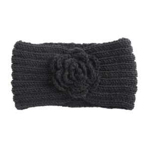 Bandeau cheveux en laine à fleur Biljana Le Bandeau Français | Bandeau Cheveux Femme <h3>Découvrez ce bandeau cheveux tricoté à la main avec une jolie rose centrale en laine. Parfait pour ajouter une touche de style et de chaleur à vos tenues hivernales professionnelles.</h3>
<ul> <li>Fabrication : Tricoté main</li> <li>Taille : Unique, adaptable à toutes les têtees</li> <li>Dimensions : 22 cm longueur x 12 cm hauteur</li> <li>Composition : Laine mérinos et coton organique</li> <li>Ideal pour les sorties hivernales et les journées au bureau</li>
</ul>