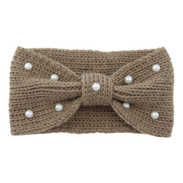 Bandeau cheveux en laine à noeud et perles Donia Le Bandeau Français | Bandeau Cheveux Femme <h3>TSublimez votre coiffure avec le bandeau Donia, un accessoire artisanal en laine douce. Ses perles délicates et son noeud raffiné apportent une touche d'élégance féminine à votre look. Conçu pour s'adapter à toutes, ce bandeau fait main (21 x 15 cm) allie confort et style pour un charme intemporel.</h3> <ul> <li>Fabrication : Fait main</li> <li>Taille : Bandeau en taille unique</li> <li>Dimensions : 21 cm longueur x 15 cm largeur</li> <li>Composition : Laine acrylique, perles acrylique</li> <li>Type : Bandeau cheveux femme</li>
</ul>