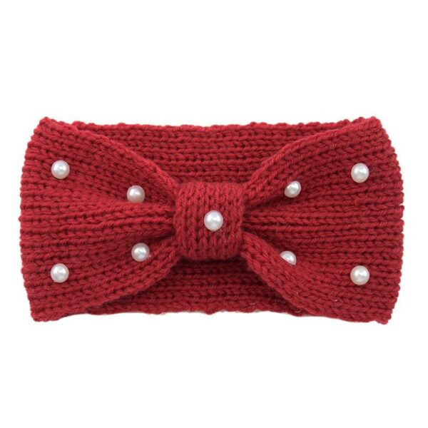 Bandeau cheveux en laine à noeud et perles Donia Le Bandeau Français | Bandeau Cheveux Femme <h3>TSublimez votre coiffure avec le bandeau Donia, un accessoire artisanal en laine douce. Ses perles délicates et son noeud raffiné apportent une touche d'élégance féminine à votre look. Conçu pour s'adapter à toutes, ce bandeau fait main (21 x 15 cm) allie confort et style pour un charme intemporel.</h3> <ul> <li>Fabrication : Fait main</li> <li>Taille : Bandeau en taille unique</li> <li>Dimensions : 21 cm longueur x 15 cm largeur</li> <li>Composition : Laine acrylique, perles acrylique</li> <li>Type : Bandeau cheveux femme</li>
</ul>