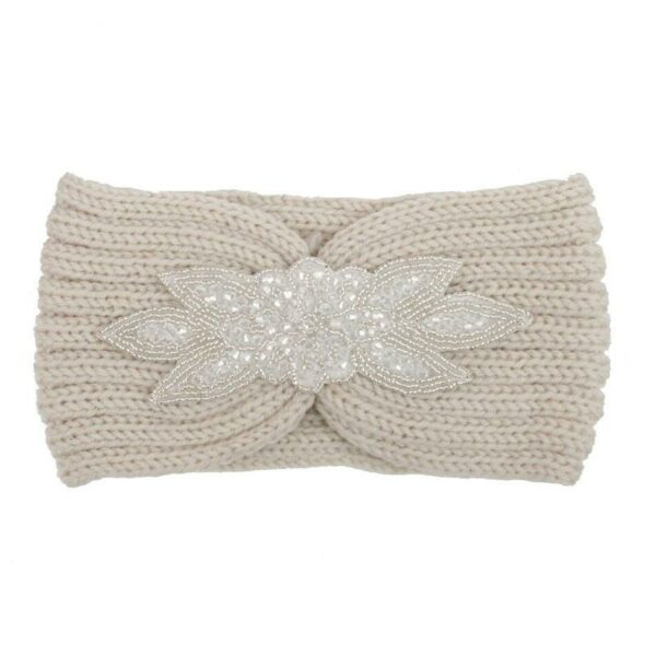 Bandeau cheveux en laine à empiècement en perles modèle Greta Le Bandeau Français | Bandeau Cheveux Femme <h3>Ajoutez une touche de luxe à votre look avec le bandeaucheveux en laine à empiècement en perles . Ce bandeau aux motifs florals pavés de petites perles est l'accessoire parfait pour votre dressing automne-hiver.</h3>
<ul> <li>Fabrication : Fait main</li> <li>Taille : Bandeau Greta en taille unique</li> <li>Dimensions : 21 cm longueur x 11 cm hauteur</li> <li>Composition : Laine acrylique</li> <li>Type : Bandeau cheveux femme.</li>
</ul>