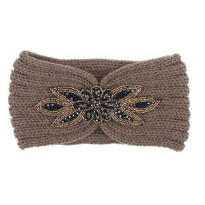 Bandeau cheveux en laine à empiècement en perles modèle Greta Le Bandeau Français | Bandeau Cheveux Femme <h3>Ajoutez une touche de luxe à votre look avec le bandeaucheveux en laine à empiècement en perles . Ce bandeau aux motifs florals pavés de petites perles est l'accessoire parfait pour votre dressing automne-hiver.</h3>
<ul> <li>Fabrication : Fait main</li> <li>Taille : Bandeau Greta en taille unique</li> <li>Dimensions : 21 cm longueur x 11 cm hauteur</li> <li>Composition : Laine acrylique</li> <li>Type : Bandeau cheveux femme.</li>
</ul>