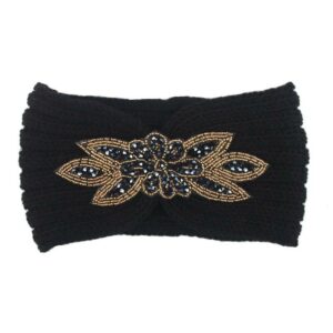 Bandeau cheveux en laine à empiècement en perles modèle Greta Le Bandeau Français | Bandeau Cheveux Femme <h3>Ajoutez une touche de luxe à votre look avec le bandeaucheveux en laine à empiècement en perles . Ce bandeau aux motifs florals pavés de petites perles est l'accessoire parfait pour votre dressing automne-hiver.</h3>
<ul> <li>Fabrication : Fait main</li> <li>Taille : Bandeau Greta en taille unique</li> <li>Dimensions : 21 cm longueur x 11 cm hauteur</li> <li>Composition : Laine acrylique</li> <li>Type : Bandeau cheveux femme.</li>
</ul>