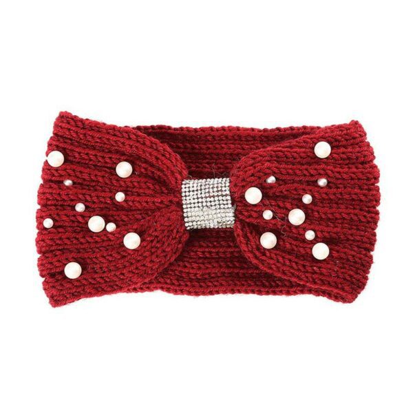 Bandeau cheveux en laine et perles modèle Isis Le Bandeau Français | Bandeau Cheveux Femme <h3>Ajoutez une touche de sophistication à votre look avec notre bandeau cheveux en laine et perles. Ce modèle unique, parsemé de perles et conçu en forme de papillon, complétera à la perfection n'importe quelle tenue.</h3>
<ul> <li>Fabrication : Fait main</li> <li>Taille : Bandeau en laine tricoté en taille unique</li> <li>Composition : Laine mérinos, acrylique, perles et strass</li> <li>Type : Bandeau cheveux femme en laine</li>
</ul>