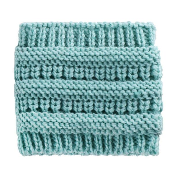 Bandeau cheveux large en laine Danica Le Bandeau Français | Bandeau Cheveux Femme <h3>Découvrez le bandeau cheveux large en laine, parfait pour les jeunes professionnels ! Tricoté à la main, il offre chaleur et confort tout en ajoutant une touche de style à votre tenue de travail.</h3>
<ul> <li>Fabrication : Tricoté main</li> <li>Taille : Unique, adaptable à toutes les têtes</li> <li>Dimensions : 20 cm de longueur x 17 cm de hauteur</li> <li>Composition : Laine acrylique durable et douce</li> <li>Type : Bandeau cheveux hiver femme idéal pour le bureau</li>
</ul>