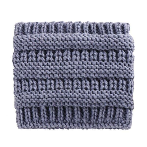 Bandeau cheveux large en laine Danica Le Bandeau Français | Bandeau Cheveux Femme <h3>Découvrez le bandeau cheveux large en laine, parfait pour les jeunes professionnels ! Tricoté à la main, il offre chaleur et confort tout en ajoutant une touche de style à votre tenue de travail.</h3>
<ul> <li>Fabrication : Tricoté main</li> <li>Taille : Unique, adaptable à toutes les têtes</li> <li>Dimensions : 20 cm de longueur x 17 cm de hauteur</li> <li>Composition : Laine acrylique durable et douce</li> <li>Type : Bandeau cheveux hiver femme idéal pour le bureau</li>
</ul>