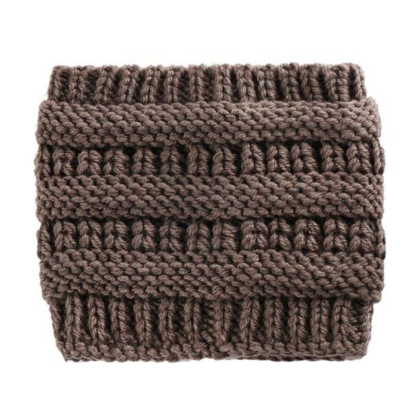 Bandeau cheveux large en laine Danica Le Bandeau Français | Bandeau Cheveux Femme <h3>Découvrez le bandeau cheveux large en laine, parfait pour les jeunes professionnels ! Tricoté à la main, il offre chaleur et confort tout en ajoutant une touche de style à votre tenue de travail.</h3>
<ul> <li>Fabrication : Tricoté main</li> <li>Taille : Unique, adaptable à toutes les têtes</li> <li>Dimensions : 20 cm de longueur x 17 cm de hauteur</li> <li>Composition : Laine acrylique durable et douce</li> <li>Type : Bandeau cheveux hiver femme idéal pour le bureau</li>
</ul>