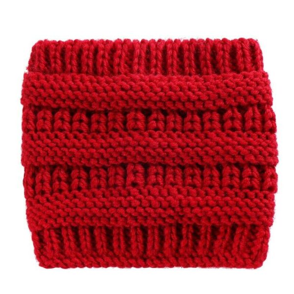 Bandeau cheveux large en laine Danica Le Bandeau Français | Bandeau Cheveux Femme <h3>Découvrez le bandeau cheveux large en laine, parfait pour les jeunes professionnels ! Tricoté à la main, il offre chaleur et confort tout en ajoutant une touche de style à votre tenue de travail.</h3>
<ul> <li>Fabrication : Tricoté main</li> <li>Taille : Unique, adaptable à toutes les têtes</li> <li>Dimensions : 20 cm de longueur x 17 cm de hauteur</li> <li>Composition : Laine acrylique durable et douce</li> <li>Type : Bandeau cheveux hiver femme idéal pour le bureau</li>
</ul>