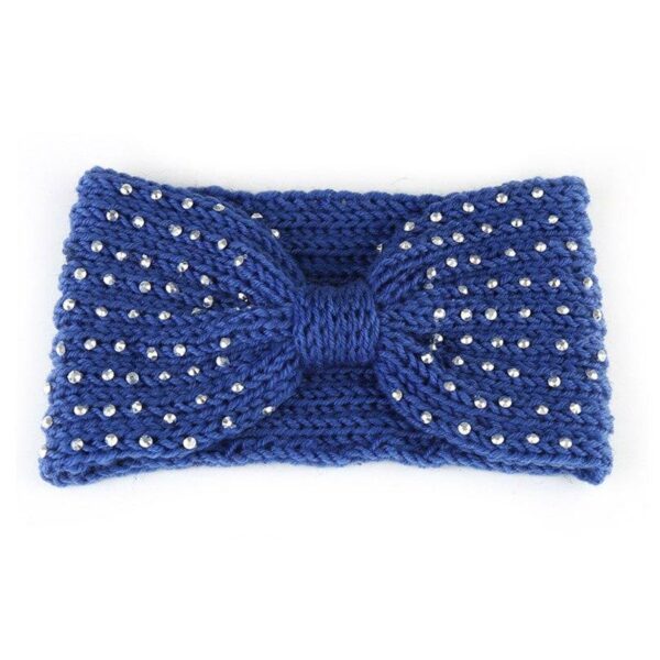 Bandeau cheveux en maille et perles modèle Gabriela Le Bandeau Français | Bandeau Cheveux Femme <h3>Transformez votre look avec le bandeau cheveux, où l'élégance meets la sophistication. Ce bandeau en maille et perles argentées ajoute une touche de glamour à toute coiffure, tout en offrant un confort et un maintien impeccable grâce à sa composition en laine mérinos extensible.</h3> <p>Ideal pour ceux qui cherchent à ajouter une note de chic à leur tenue quotidienne ou pour une occasion spéciale, ce bandeau fait main est non seulement beau mais aussi pratique.</p> <ul> <li>Fabrication : Fait main</li> <li>Taille : Bandeau en taille unique</li> <li>Composition : Laine mérinos, polyester, spandex</li> <li>Type : Bandeau cheveux femme</li>
</ul>