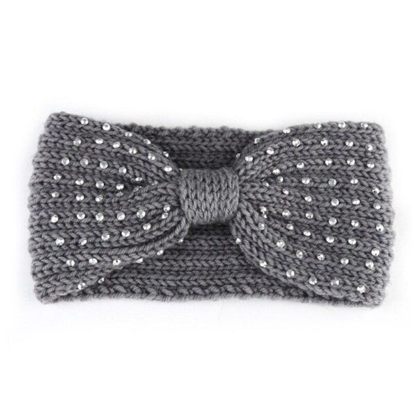 Bandeau cheveux en maille et perles modèle Gabriela Le Bandeau Français | Bandeau Cheveux Femme <h3>Transformez votre look avec le bandeau cheveux, où l'élégance meets la sophistication. Ce bandeau en maille et perles argentées ajoute une touche de glamour à toute coiffure, tout en offrant un confort et un maintien impeccable grâce à sa composition en laine mérinos extensible.</h3> <p>Ideal pour ceux qui cherchent à ajouter une note de chic à leur tenue quotidienne ou pour une occasion spéciale, ce bandeau fait main est non seulement beau mais aussi pratique.</p> <ul> <li>Fabrication : Fait main</li> <li>Taille : Bandeau en taille unique</li> <li>Composition : Laine mérinos, polyester, spandex</li> <li>Type : Bandeau cheveux femme</li>
</ul>