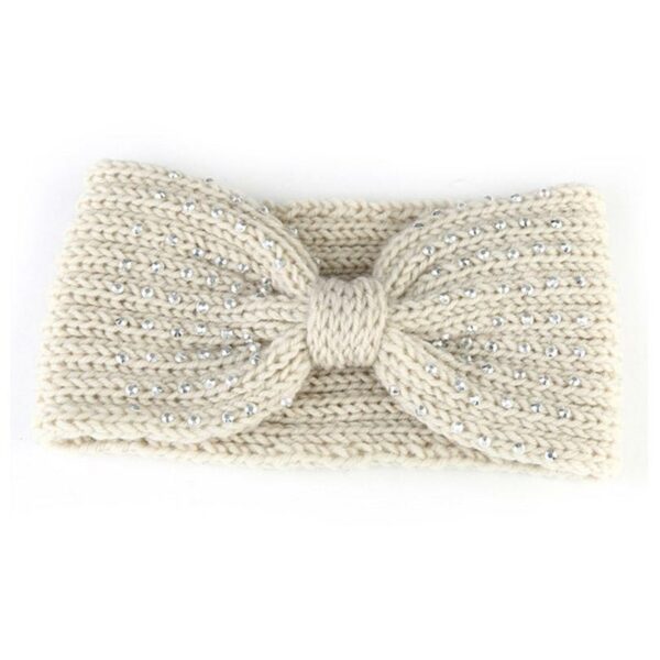 Bandeau cheveux en maille et perles modèle Gabriela Le Bandeau Français | Bandeau Cheveux Femme <h3>Transformez votre look avec le bandeau cheveux, où l'élégance meets la sophistication. Ce bandeau en maille et perles argentées ajoute une touche de glamour à toute coiffure, tout en offrant un confort et un maintien impeccable grâce à sa composition en laine mérinos extensible.</h3> <p>Ideal pour ceux qui cherchent à ajouter une note de chic à leur tenue quotidienne ou pour une occasion spéciale, ce bandeau fait main est non seulement beau mais aussi pratique.</p> <ul> <li>Fabrication : Fait main</li> <li>Taille : Bandeau en taille unique</li> <li>Composition : Laine mérinos, polyester, spandex</li> <li>Type : Bandeau cheveux femme</li>
</ul>