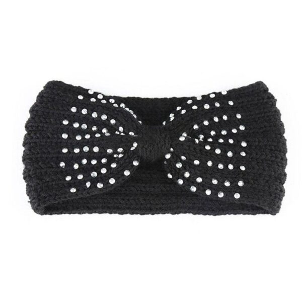 Bandeau cheveux en maille et perles modèle Gabriela Le Bandeau Français | Bandeau Cheveux Femme <h3>Transformez votre look avec le bandeau cheveux, où l'élégance meets la sophistication. Ce bandeau en maille et perles argentées ajoute une touche de glamour à toute coiffure, tout en offrant un confort et un maintien impeccable grâce à sa composition en laine mérinos extensible.</h3> <p>Ideal pour ceux qui cherchent à ajouter une note de chic à leur tenue quotidienne ou pour une occasion spéciale, ce bandeau fait main est non seulement beau mais aussi pratique.</p> <ul> <li>Fabrication : Fait main</li> <li>Taille : Bandeau en taille unique</li> <li>Composition : Laine mérinos, polyester, spandex</li> <li>Type : Bandeau cheveux femme</li>
</ul>