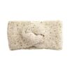 Bandeau cheveux torsadé en laine orné de sequins Asya Le Bandeau Français | Bandeau Cheveux Femme <h3>Le bandeau à sequins : votre allié beauté glamour et réversible</h3><p>Illuminez votre style avec le bandeau Irina, un bijou capillaire à sequins réversibles. Passez du mat au brillant d'un simple geste, pour une coiffure qui s'adapte à votre humeur. Ce bandeau élastique fait main allie confort et sophistication, ajoutant une touche d'éclat à chaque tenue.</p><ul> <li>Fabrication : Fait main</li> <li>Taille : Bandeau Sequins Irina en taille unique et élastique</li> <li>Composition : Coton, polyester, spandex, sequins</li> <li>Type : Bandeau cheveux femme, côté nuque élastiqué.</li></ul>