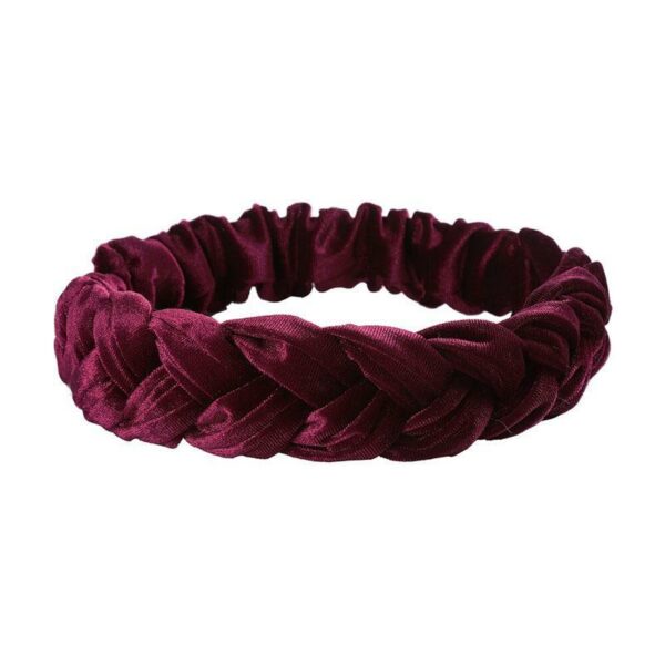 Bandeau cheveux en velours tressé Heidi Le Bandeau Français | Bandeau Cheveux Femme <h3>Accentuez votre look avec le bandeau cheveux en velours tressé.</h3>
<p>Découvrez ce bandeau fait main, moderne et chic, idéal pour les jeunes professionnels qui cherchent à ajouter une touche personnelle à leur tenue de travail.</p>
<ul> <li>Fabrication : Fait main</li> <li>Taille : Bandeau Heidi en taille unique</li> <li>Composition : Polyester imitation velours</li> <li>Type : Bandeau cheveux tressé pour femme</li>
</ul>
<p>Ideal pou un look poli et élaboré rapidement, ce bandeau vous aide à vous sentir confiante et respectée au travail.</p>