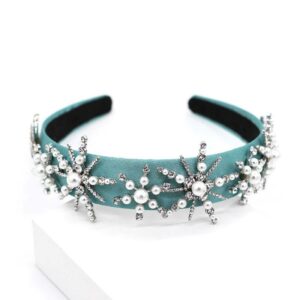 Serre-tête ornements étoiles en strass et perles Bélize Le Bandeau Français | Bandeau Cheveux Femme <p>Transformez votre look avec notre serre-tête à ornements étoiles en strass et perles d'eau douce. Cette pièce unique, confectionnée à la main sur commande, ajoute une touche de luxe et de magie à chaque coiffure. Idéal pour les occasions spéciales ou simplement pour illuminer votre journée, ce serre-tête combine élégance et sophistication grâce à ses détails scintillants.</p>