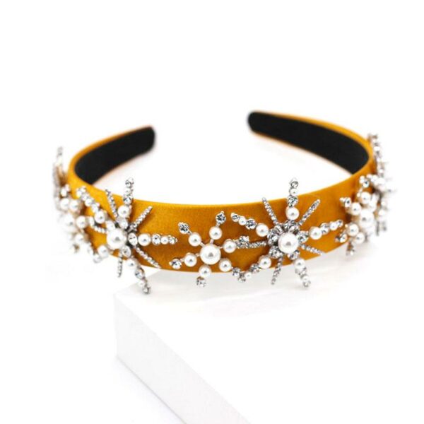 Serre-tête ornements étoiles en strass et perles Bélize Le Bandeau Français | Bandeau Cheveux Femme <p>Transformez votre look avec notre serre-tête à ornements étoiles en strass et perles d'eau douce. Cette pièce unique, confectionnée à la main sur commande, ajoute une touche de luxe et de magie à chaque coiffure. Idéal pour les occasions spéciales ou simplement pour illuminer votre journée, ce serre-tête combine élégance et sophistication grâce à ses détails scintillants.</p>