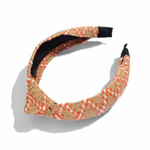 Serre-tête noué en raphia à motif croisé Le Bandeau Français | Bandeau Cheveux Femme <p>Découvrez le serre-tête noué en raphia à motif croisé, idéal pour les jeunes professionnels. Ce accessoire polyvalent combine la chic bohème avec une touche de profesionalisme, parfait pour le bureau ou les vacances. Fabriqué artisanalement avec du raphia naturel, il offre confort et durabilité. Adapté à toutes les morphologies et saisons, ce serre-tête sublime vos cheveux tout en respectant l'environnement.</p>