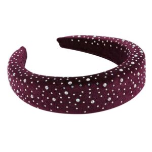 Serre-tête rembourré en velours et perles scintillantes Bianca Le Bandeau Français | Bandeau Cheveux Femme <h3>Accentuez votre look avec le serre-tête rembourré en velours et perles scintillantes Bianca</h3>
<p>Ce serre-tête luxueux, fait main et orné de petites perles délicatement disposées, ajoute une touche de sophistication à toute coiffure. Avec son beau volume et sa texture veloutée, il est le parfait accessoire pour un style ultra-tendance.</p>
<ul> <li>Fabrication : Fait main</li> <li>Dimensions : 1.5 cm hauteur (épaisseur) x 4 cm largeur</li> <li>Taille : Serre-tête Bianca en taille unique</li> <li>Composition : Polyester imitation velours, perles scintillantes</li> <li>Type : Serre-tête femme.</li>
</ul>